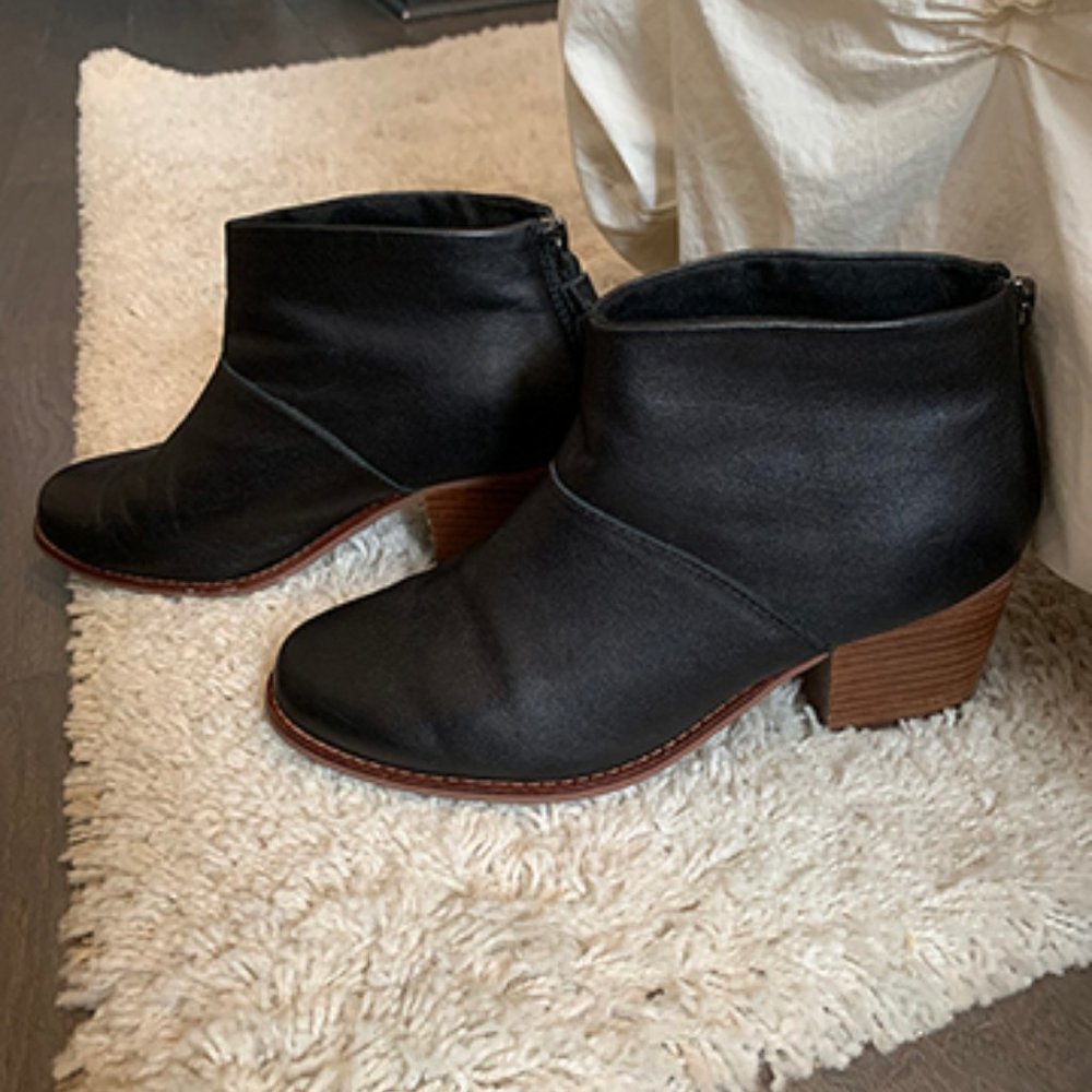 ankle boots with tassel and zipper detail